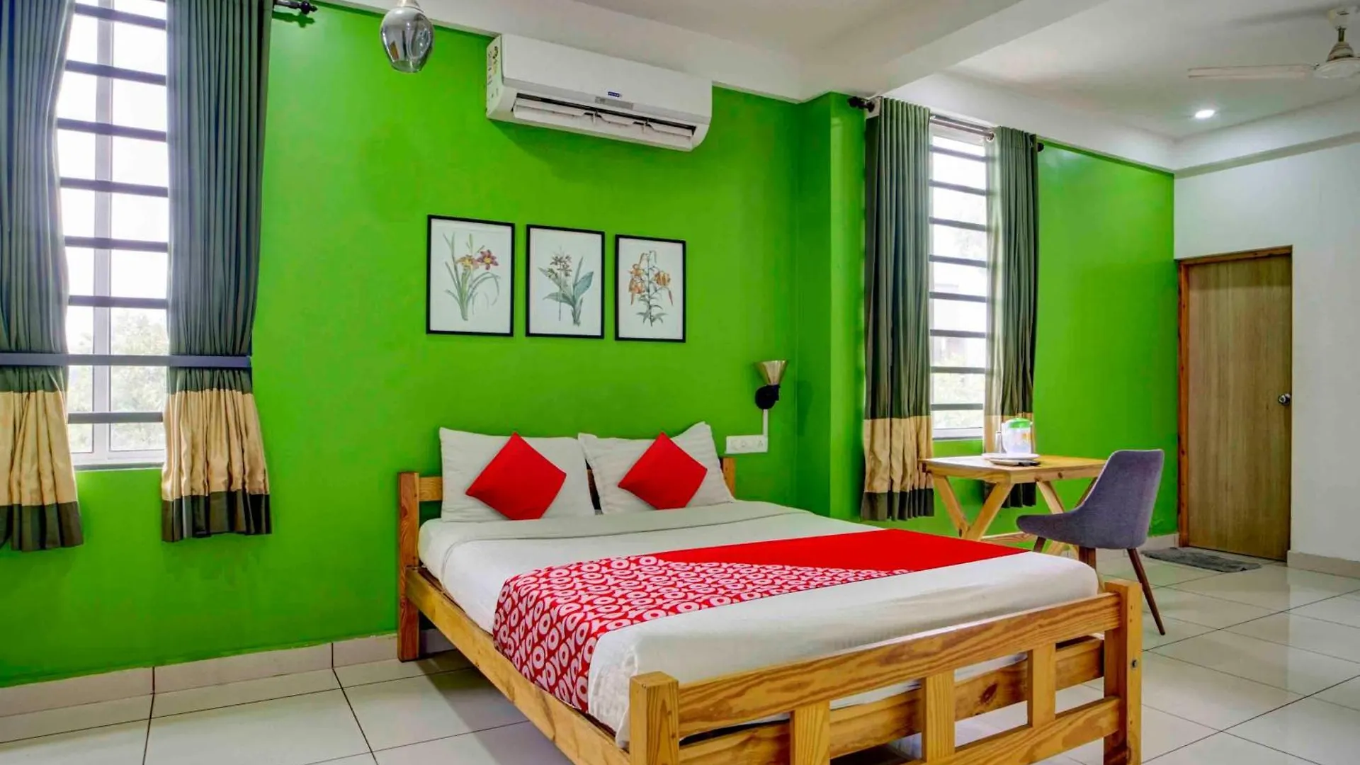 Hotel O New Famy Home Kochi 4*,  印度