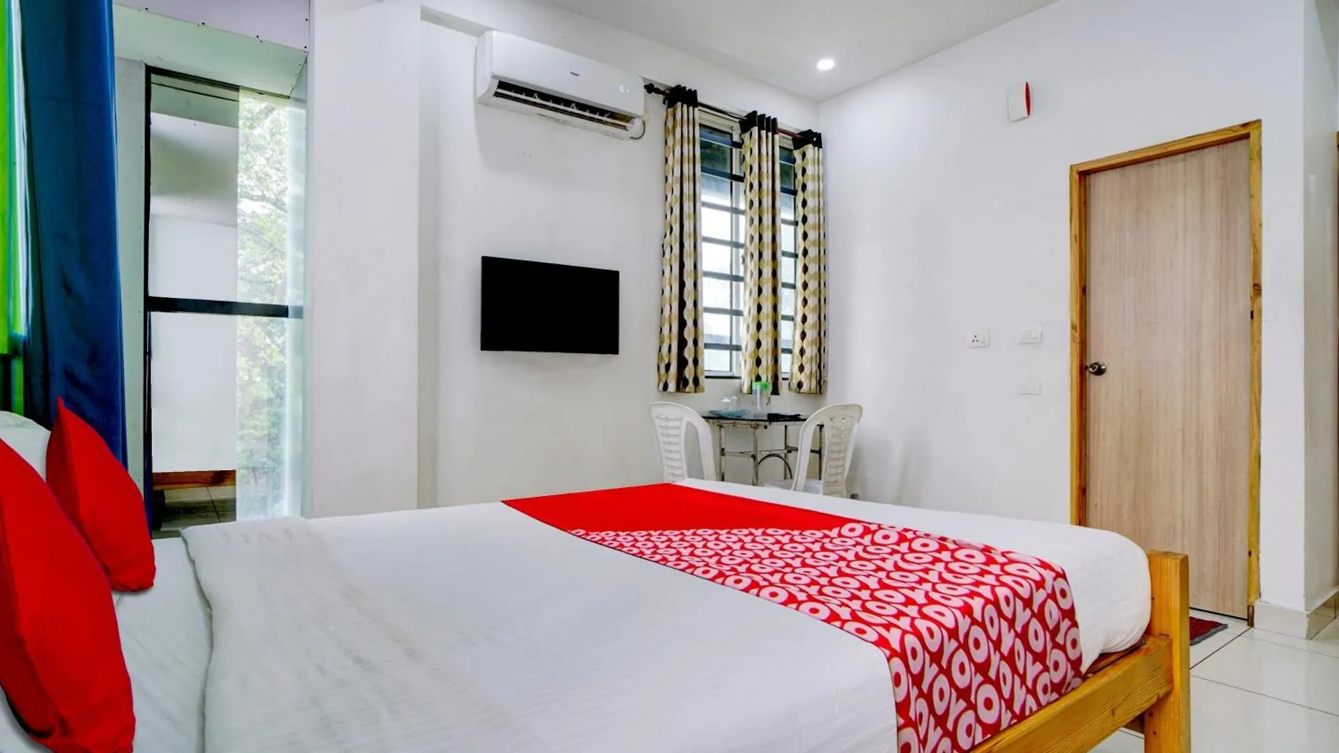 Hotel O New Famy Home Kochi 4*,
